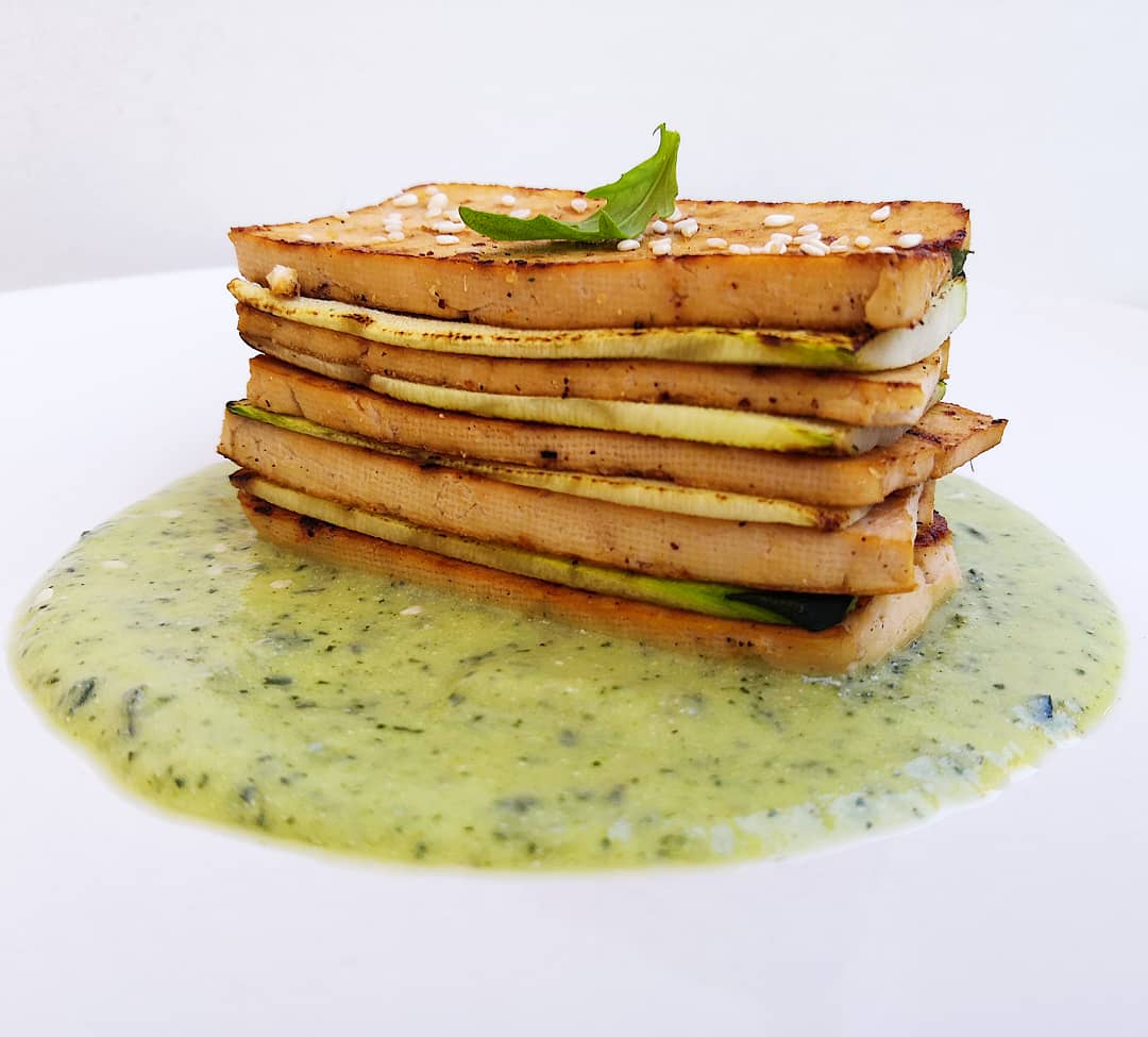 Lasaña de tofu con bechamel de calabacín