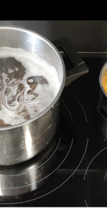 Pasta con boloñesa de lentejas rojas